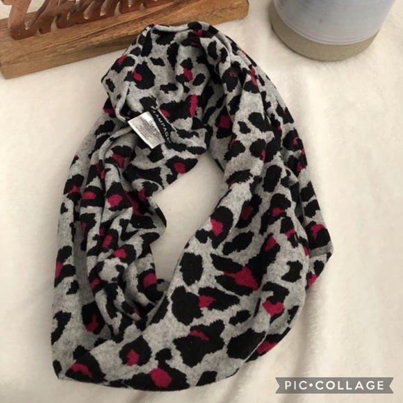 Bundle!!!Like New Condition Scarves - Picture 3 of 3